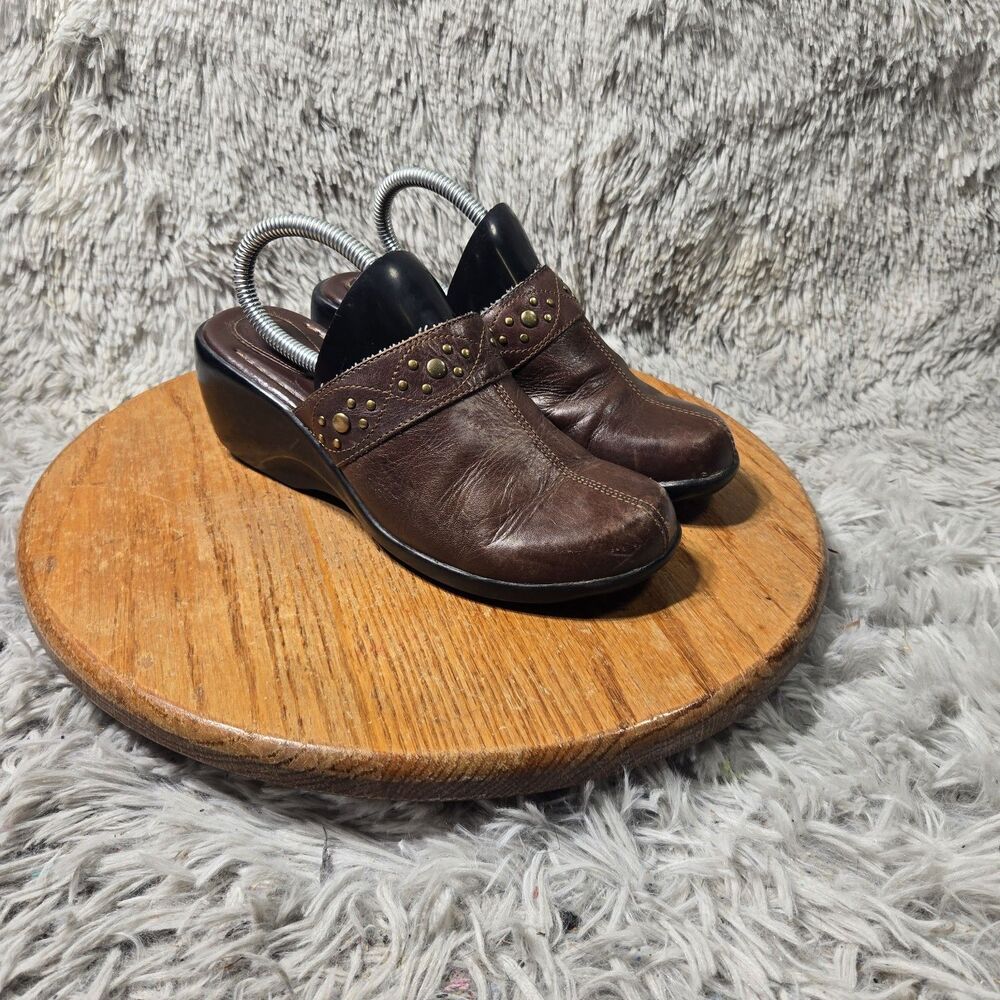 Clarks Studded Womens Brown Leather Split Toe Slide Clog Slip On Size 6.5M Boho
